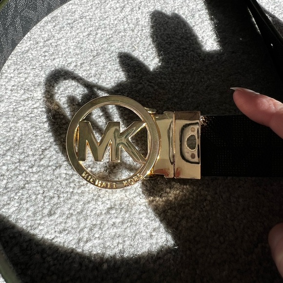 EUC Michael Kors Reversible Logo with Logo Buckle Belt - Picture 6 of 11
